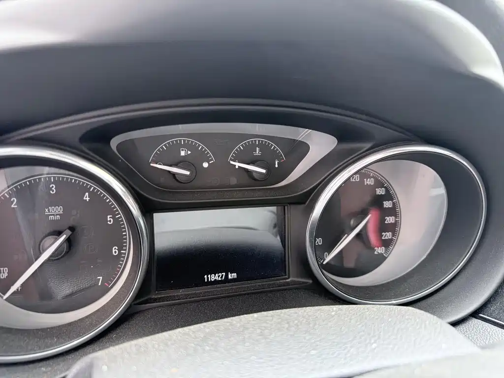 Buick Envision Plus - фото 6