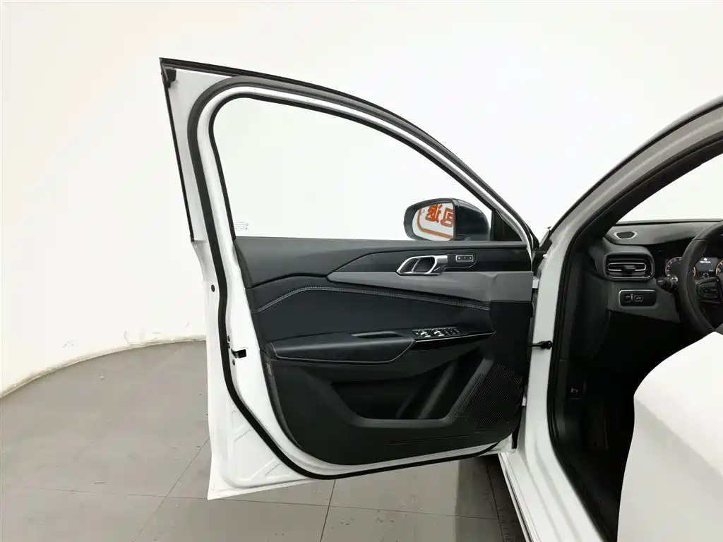 LYNK & CO. 02 HATCHBACK