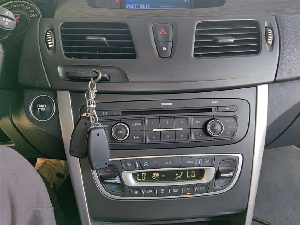 Renault Latitude — миниатюра 13