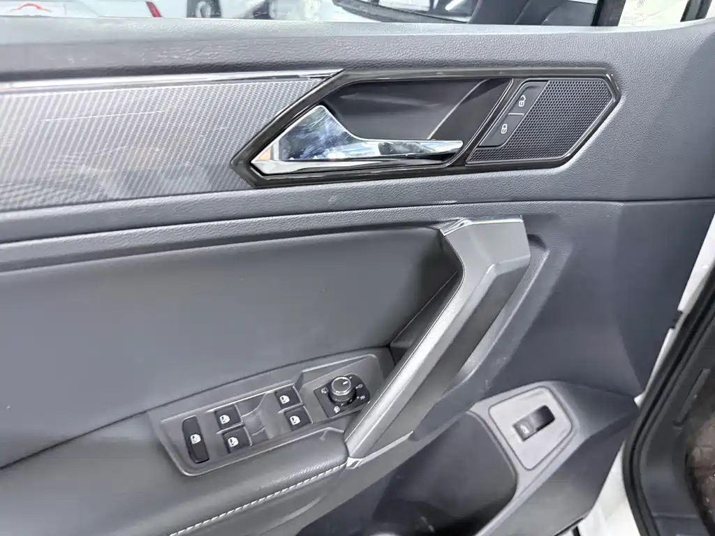 Volkswagen Tiguan L — миниатюра 9