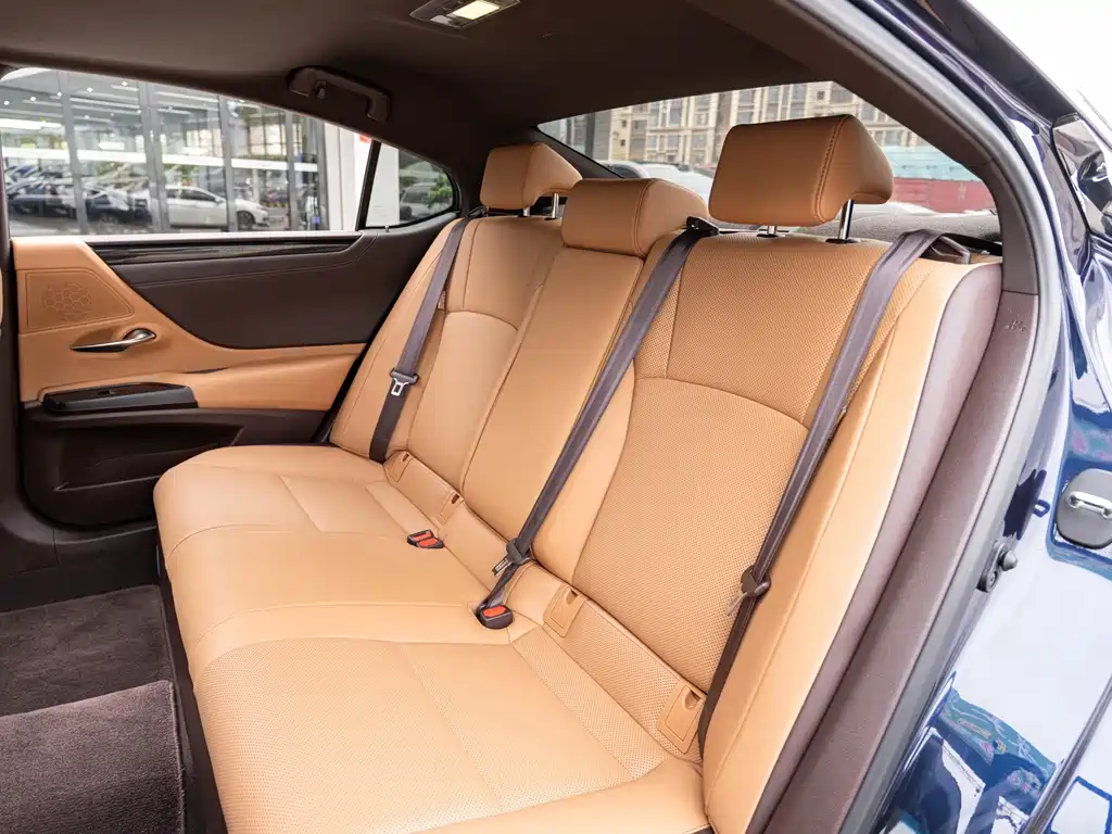 Lexus ES — миниатюра 11