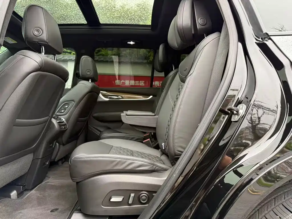 Cadillac XT6 2025 2.0T мест Executive