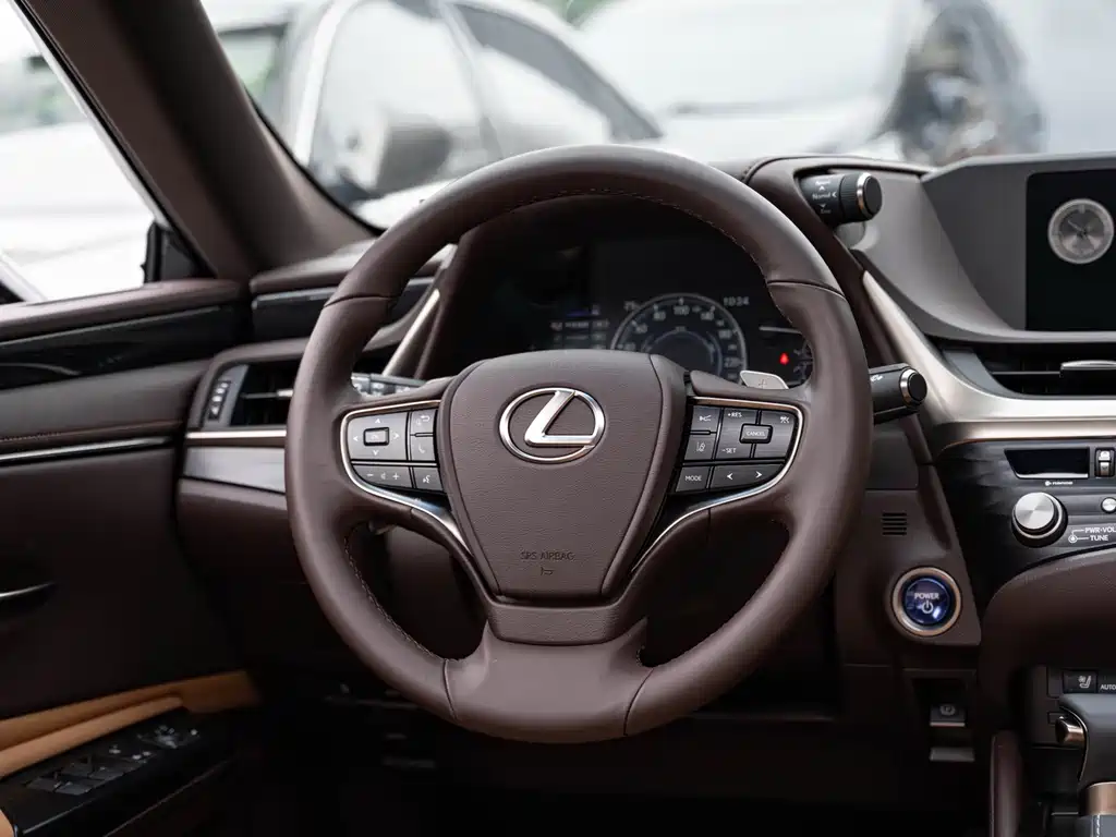 Lexus ES — миниатюра 13
