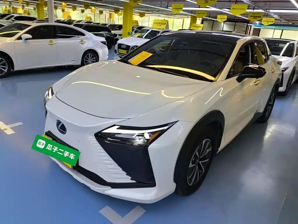 Lexus RZ 2023