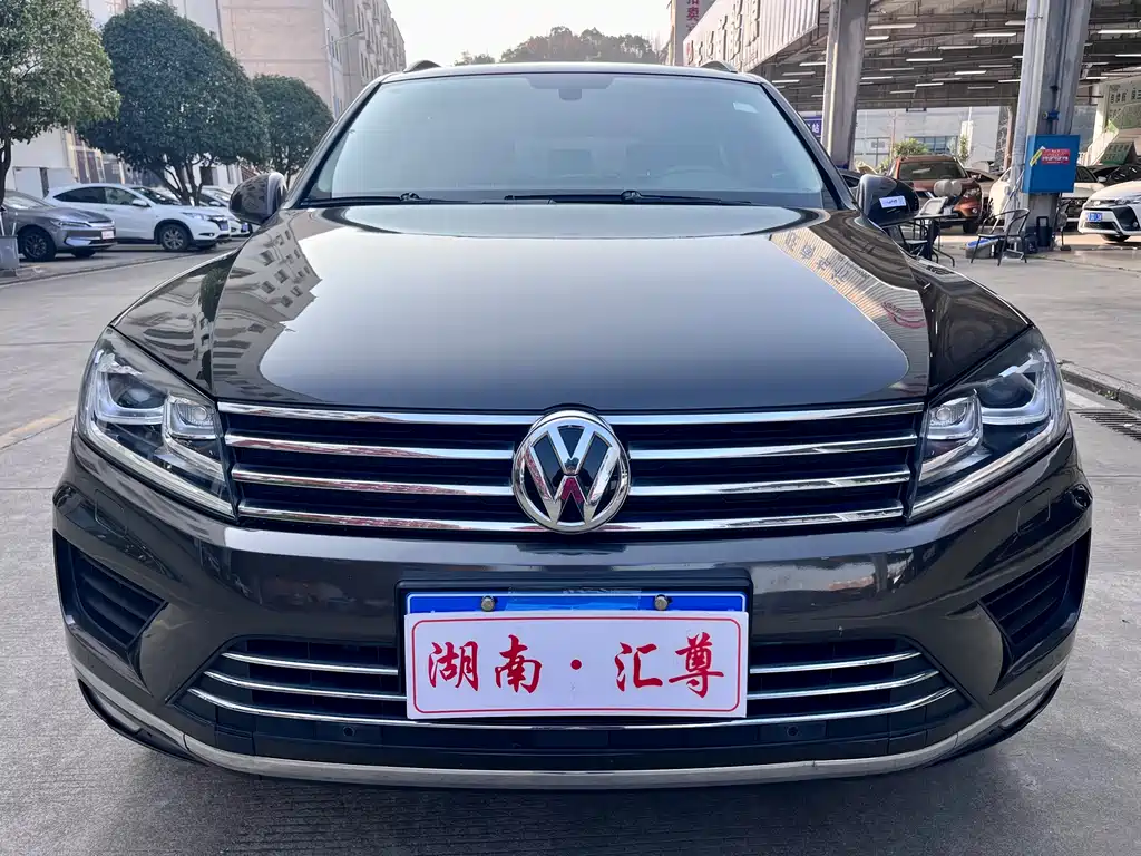 VOLKSWAGEN TOUAREG