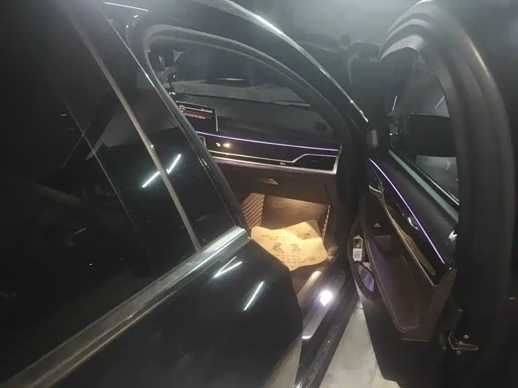 BMW 7 Series — миниатюра 19