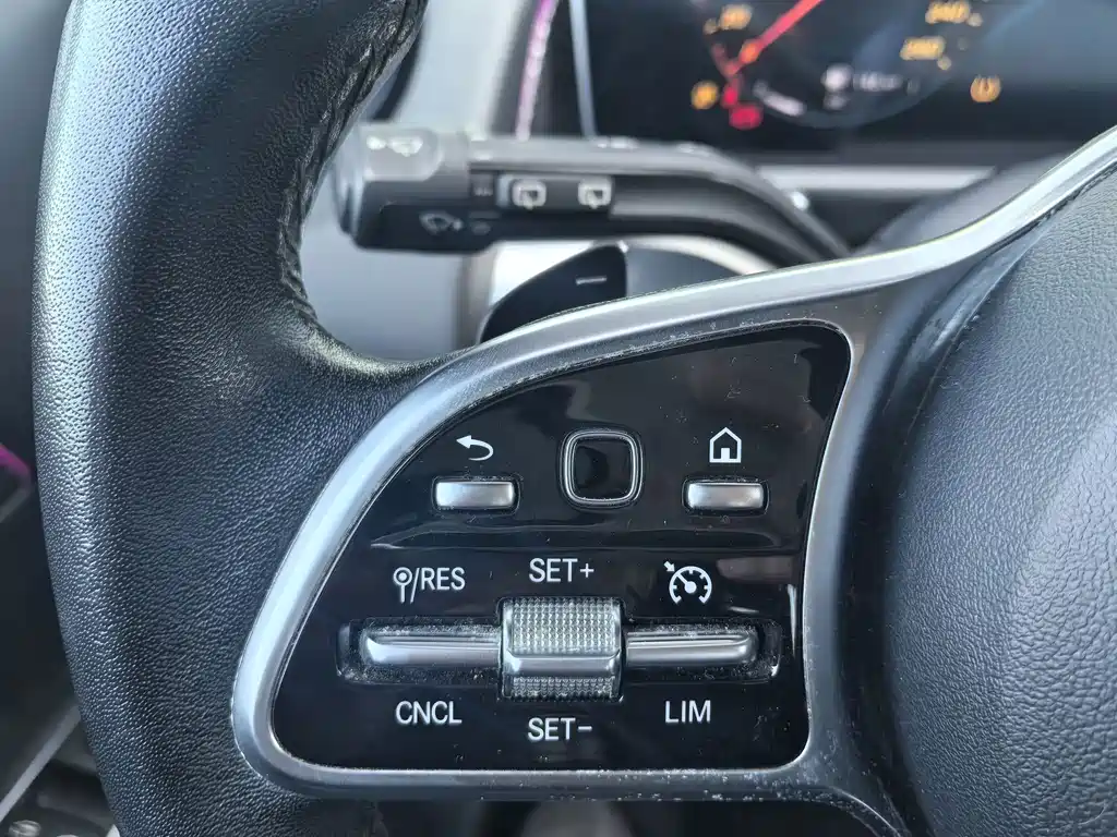 Mercedes-Benz GLB — миниатюра 18