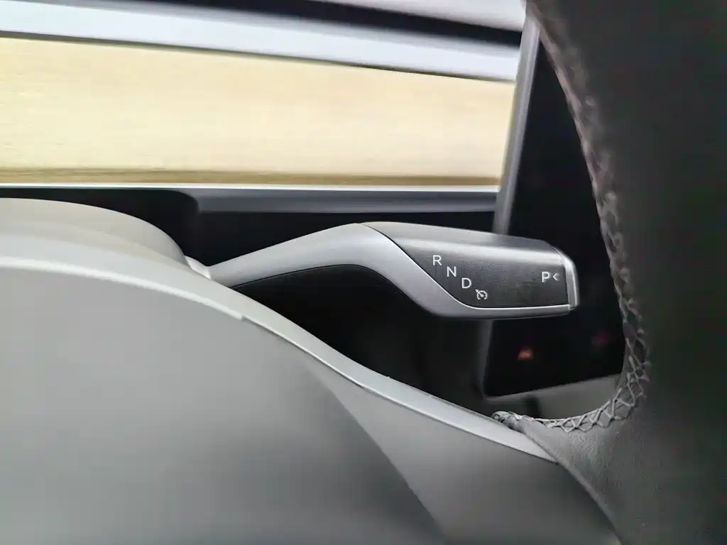 Tesla Model 3 — миниатюра 13