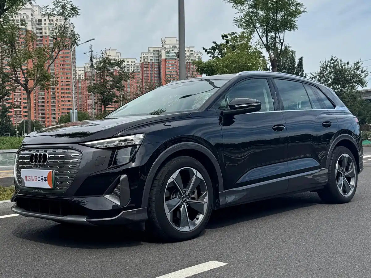 奥迪Q5 e-tron 2022款 40 e-tron 星耀型 锦衣套装 2022