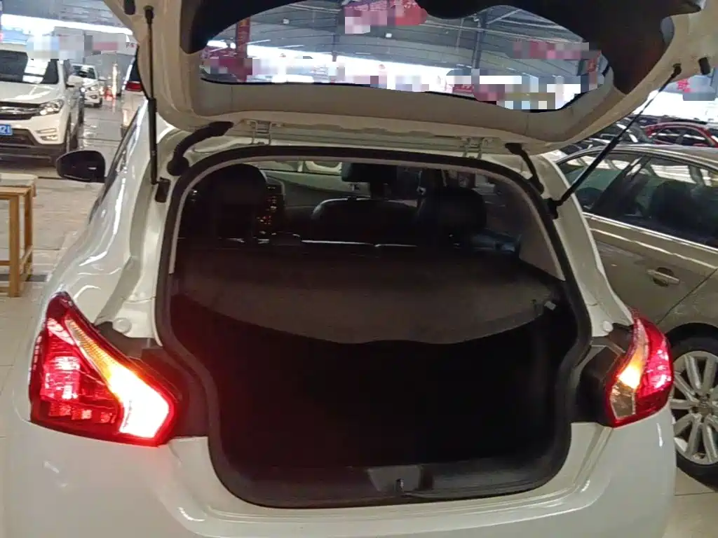Nissan Tiida — миниатюра 19