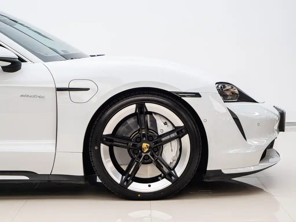 Porsche Taycan 2019 Taycan Turbo