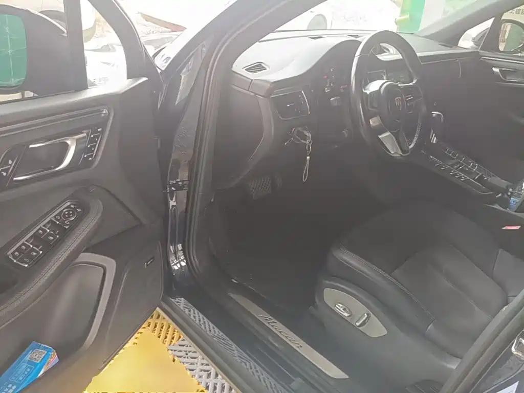 Porsche Macan — миниатюра 16