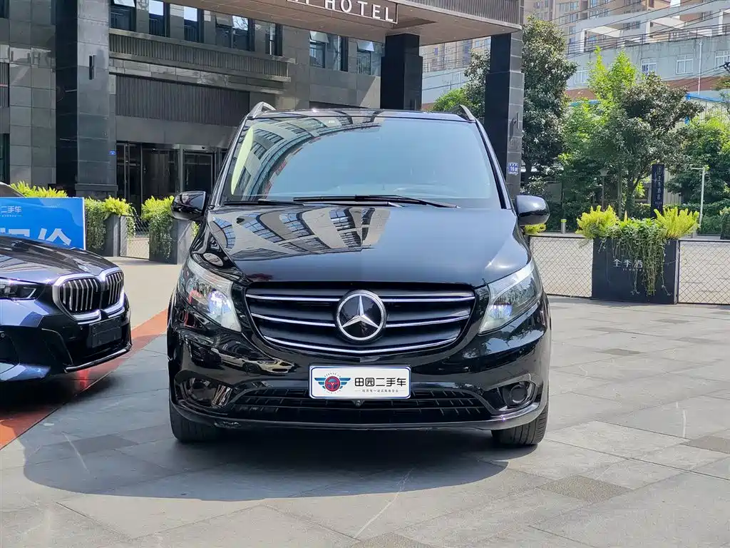 Mercedes-Benz Vito 2023 2.0T Elite 7 мест
