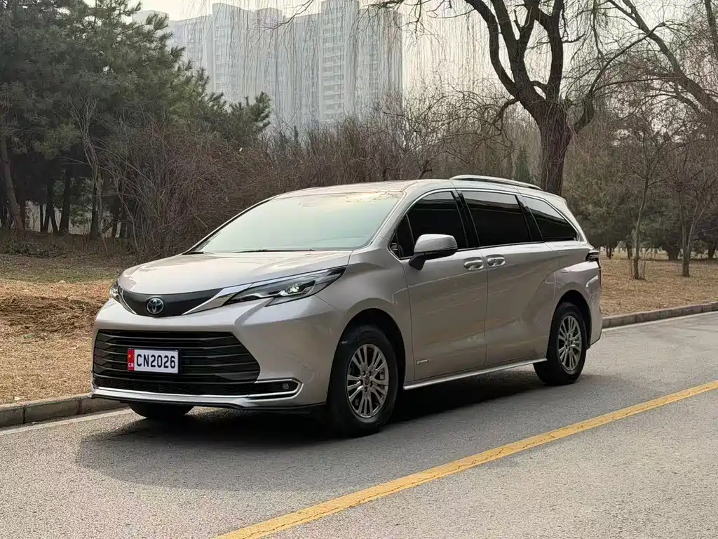 TOYOTA SIENNA