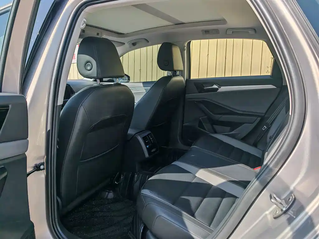 Volkswagen Sagitar — миниатюра 6