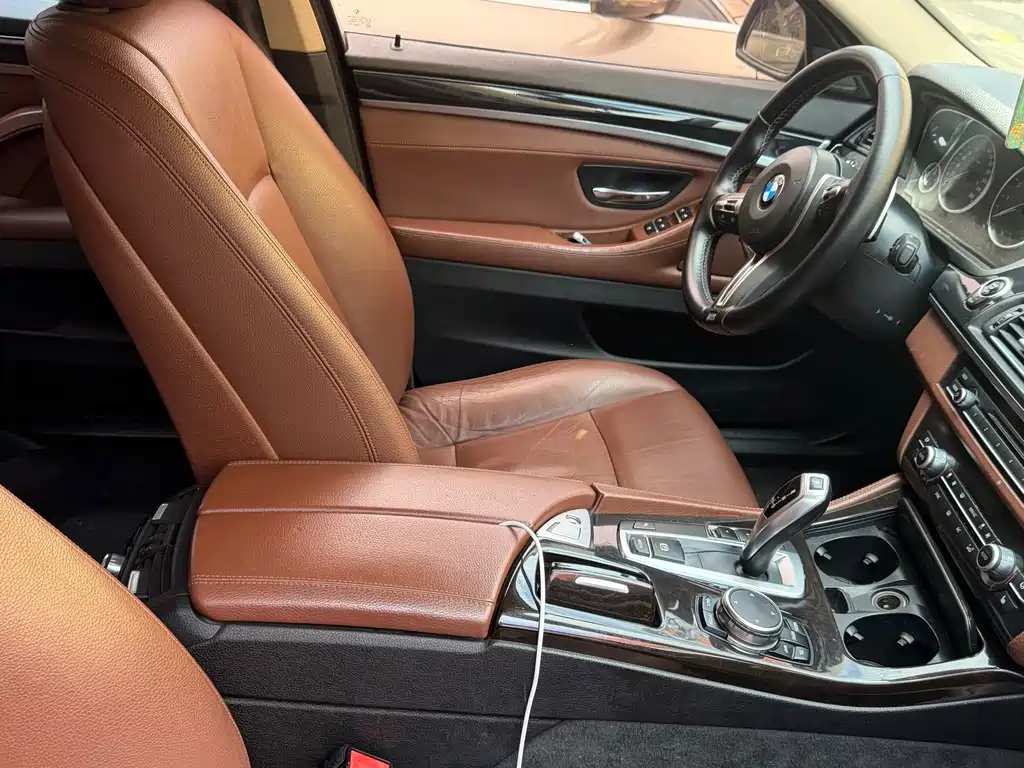 BMW 5 Series — миниатюра 9