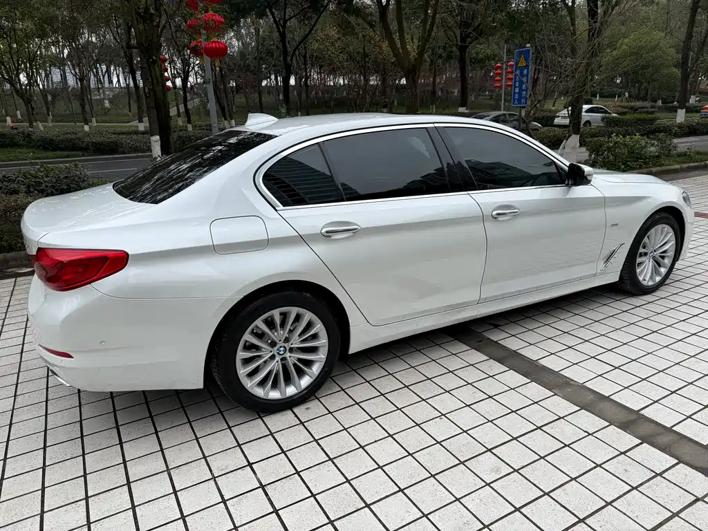 BMW 5 SERIES
