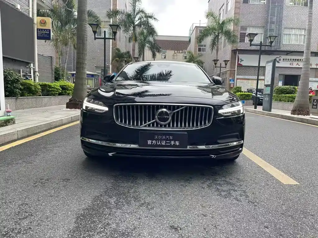 VOLVO S90