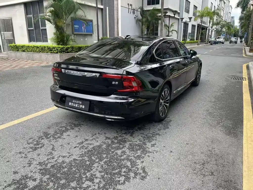 VOLVO S90