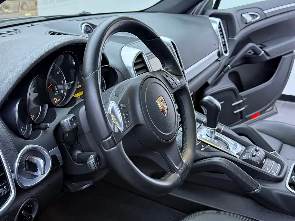 Porsche Cayenne — миниатюра 11