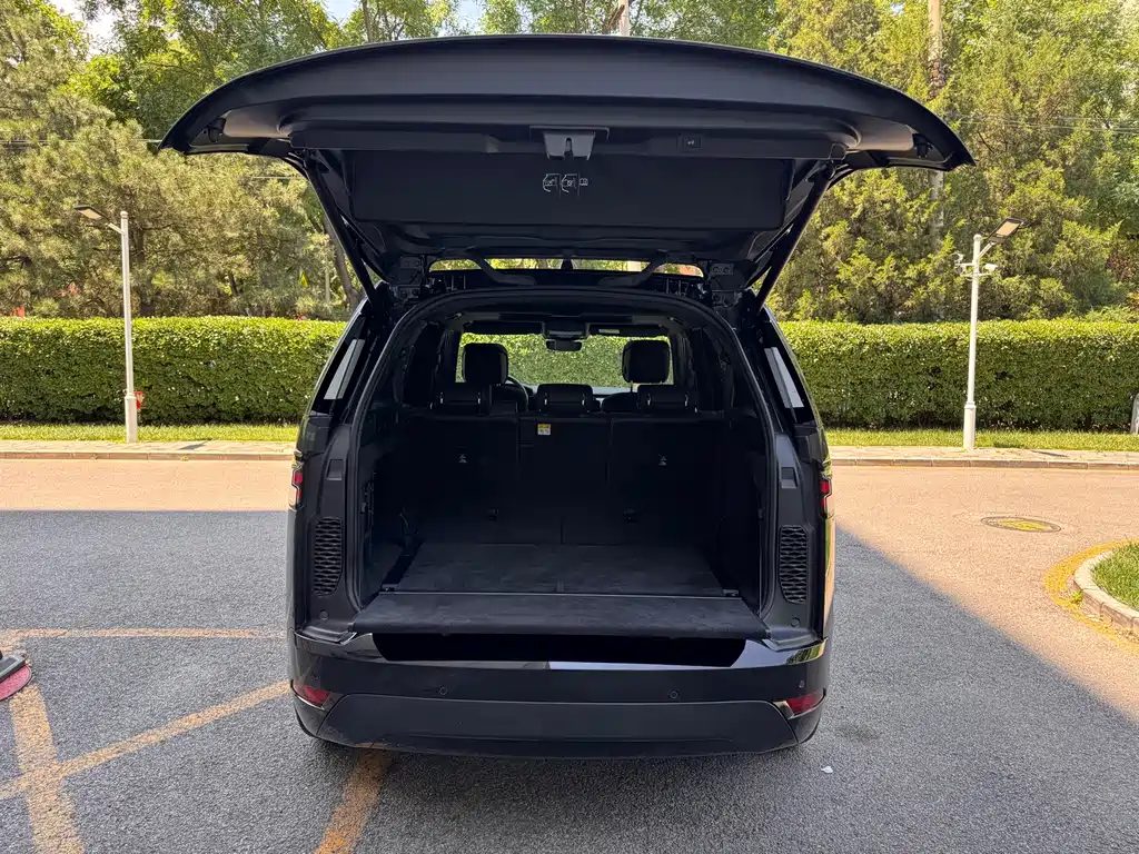 Land Rover Discovery 2025 360PS Dynamic SE
