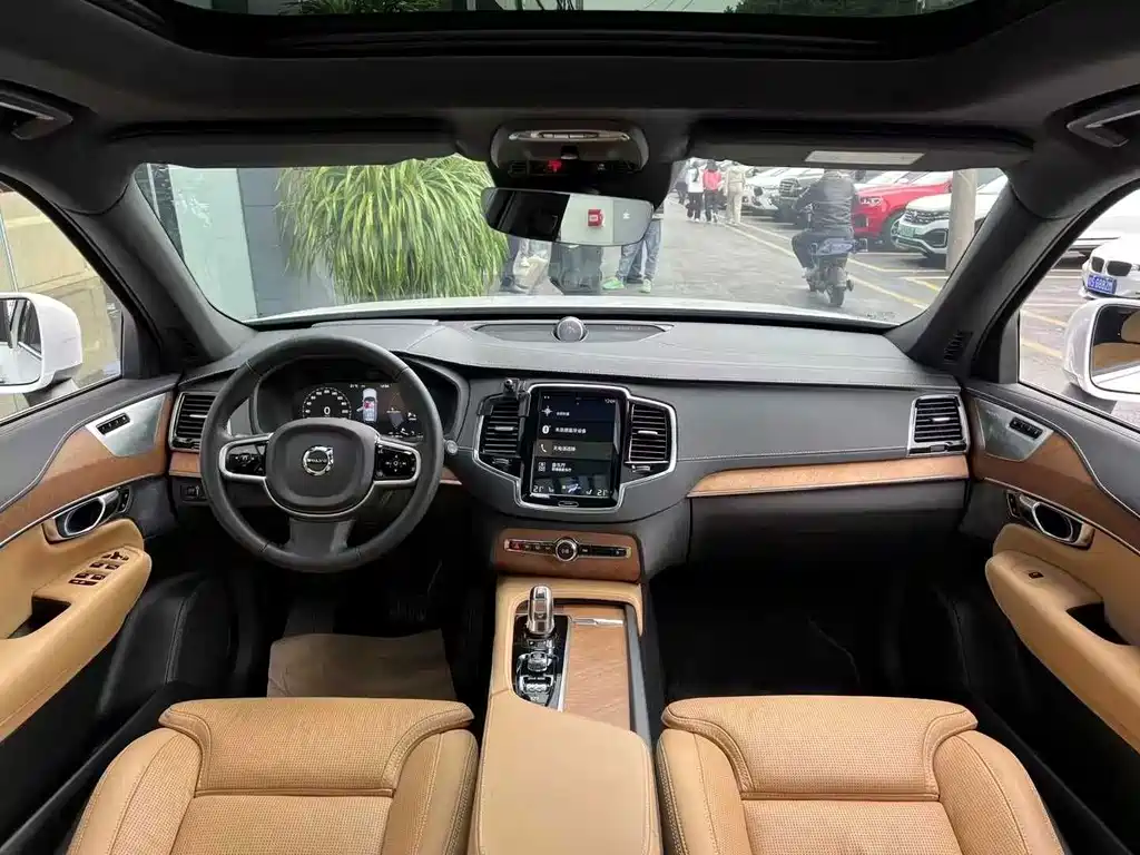 Volvo XC90 PHEV — миниатюра 5