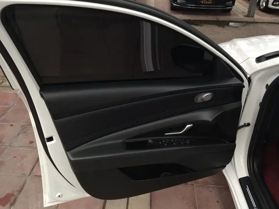 Hyundai Elantra — миниатюра 7
