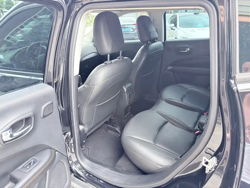 Jeep Compass — миниатюра 6