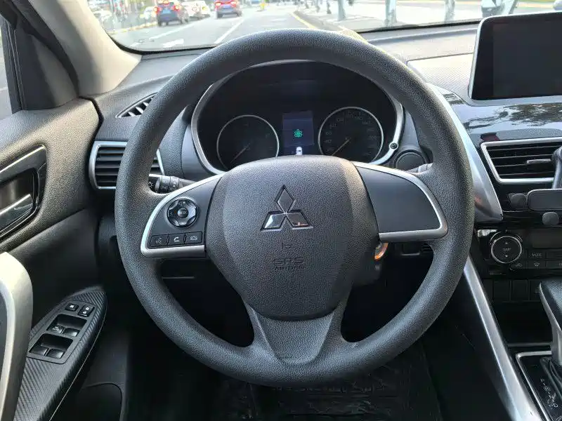 Mitsubishi Eclipse Cross — миниатюра 8
