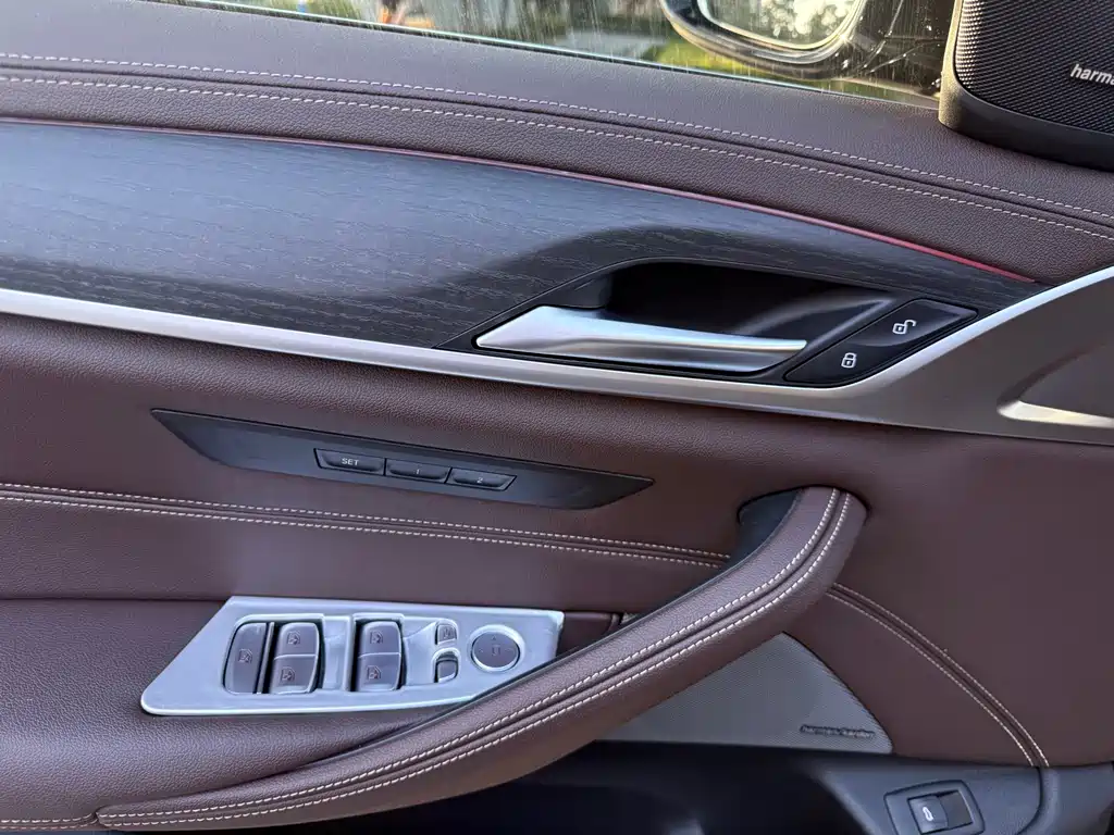 BMW 5 Series — миниатюра 18