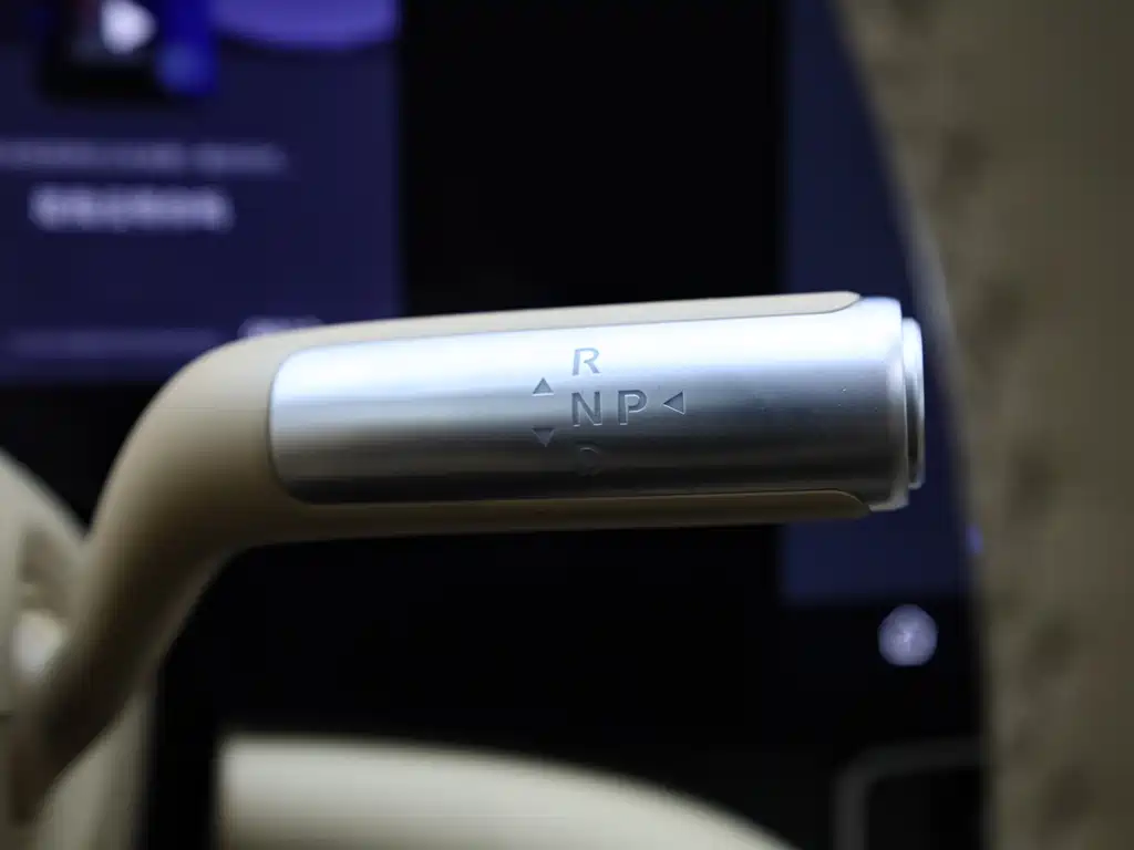 AITO ASK THE WORLD M9