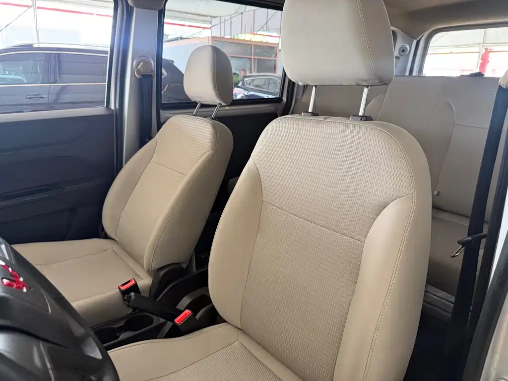 Wuling Hongguang V — миниатюра 13