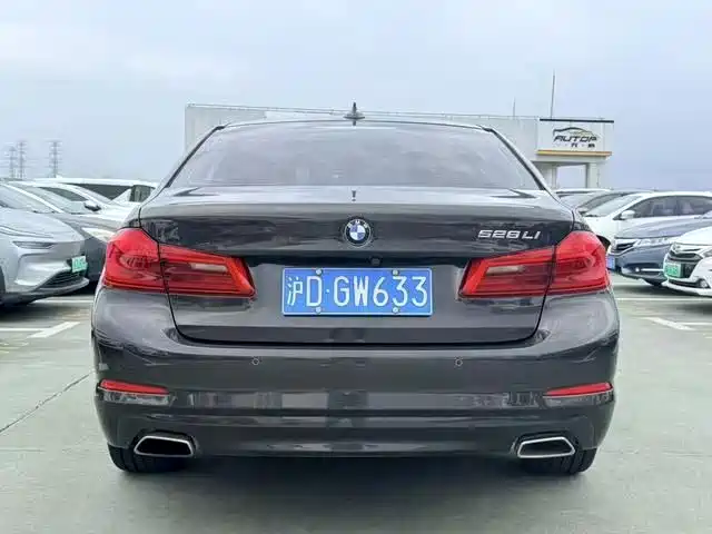 BMW 5 Series — миниатюра 4