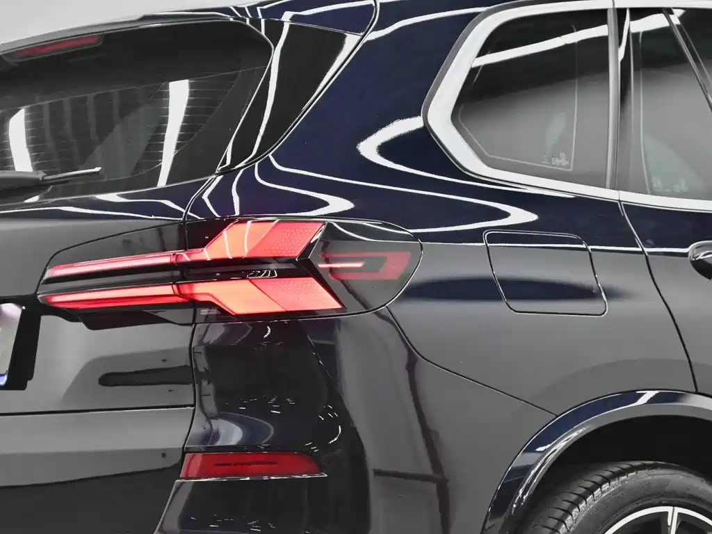 BMW X5 2023 xDrive 30Li Premium M Sport
