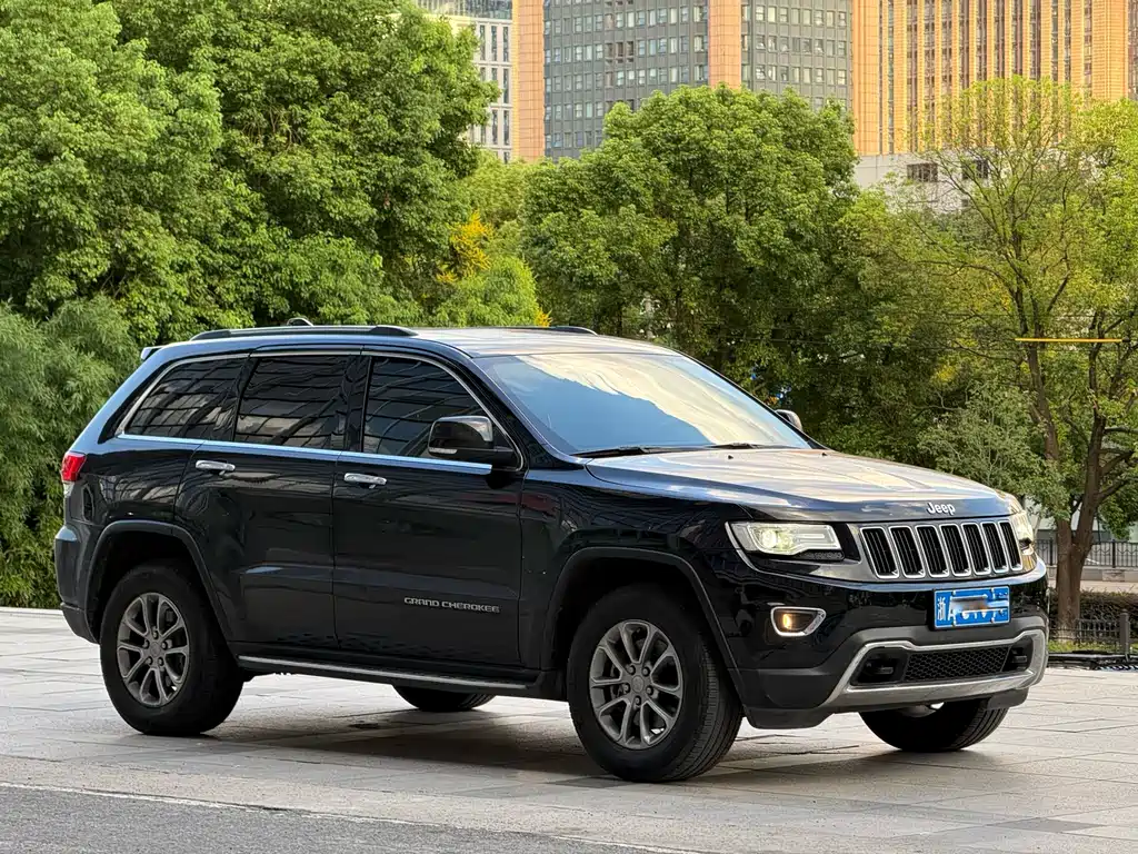 Jeep Grand Cherokee (Import) — миниатюра 6