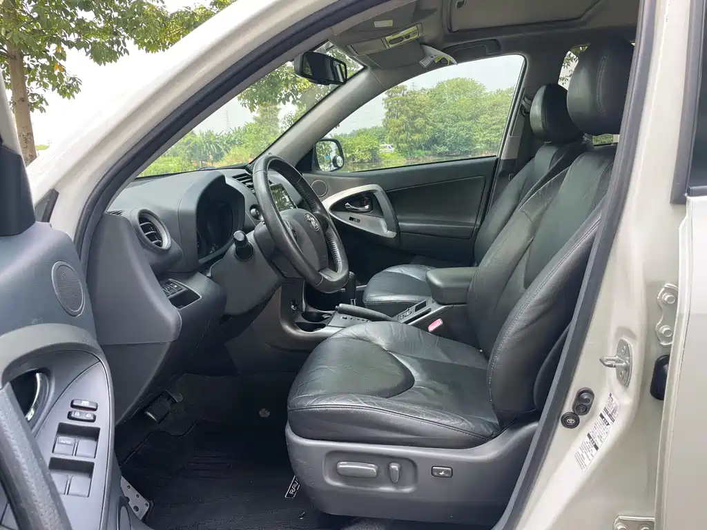 Toyota RAV4 — миниатюра 14