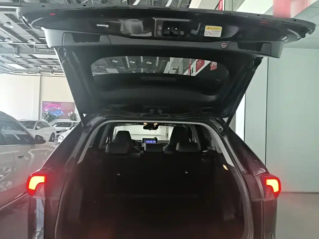 Toyota RAV4 — миниатюра 19