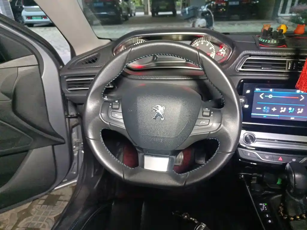 Peugeot 308 — миниатюра 3