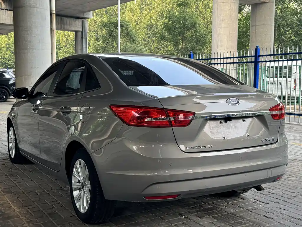 Ford Escort — миниатюра 6