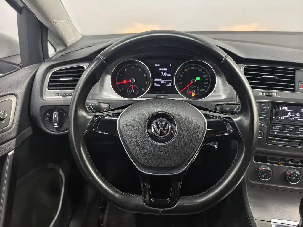 Volkswagen Golf 2015 1.4TSI AT Comfort