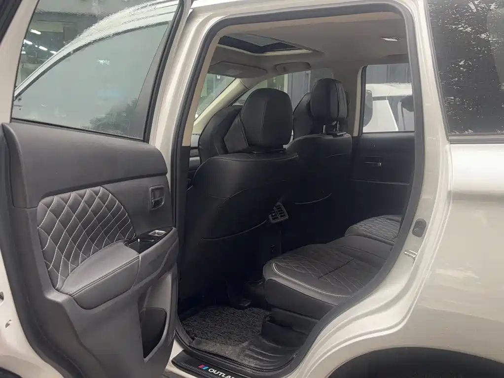 Mitsubishi Outlander — миниатюра 18