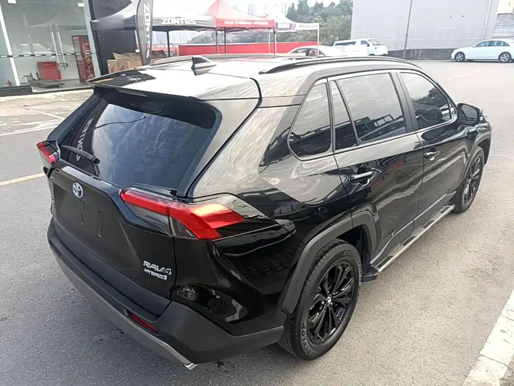 Toyota RAV4 — миниатюра 7