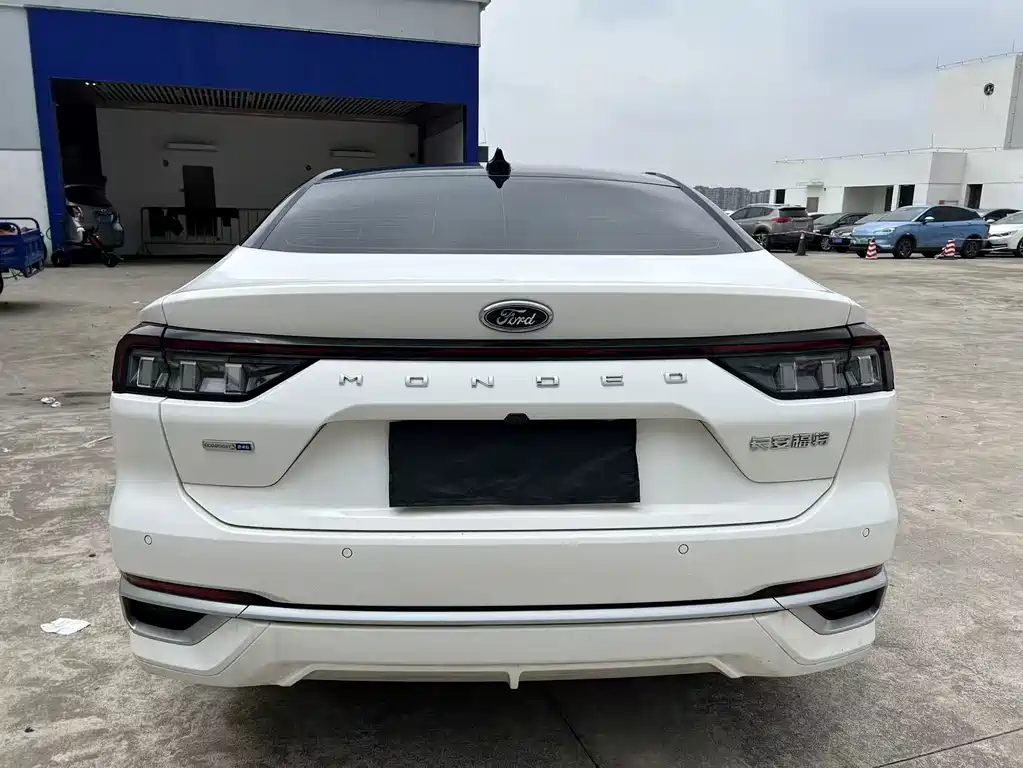 Ford Mondeo — миниатюра 6