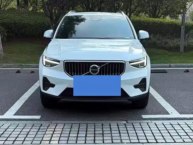 VOLVO XC40 2023
