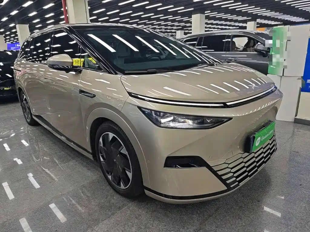 XPeng X9 — миниатюра 4