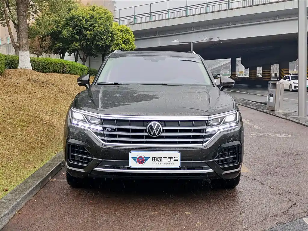VOLKSWAGEN TOUAREG