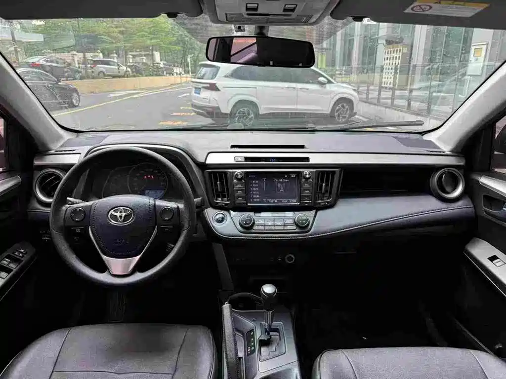 Toyota RAV4 — миниатюра 7