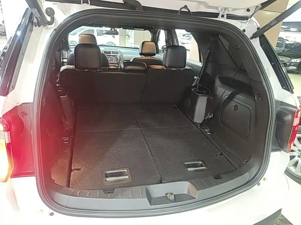 Ford Explorer (Import) — миниатюра 19