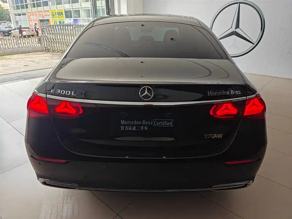 Mercedes-Benz E-Class — миниатюра 17