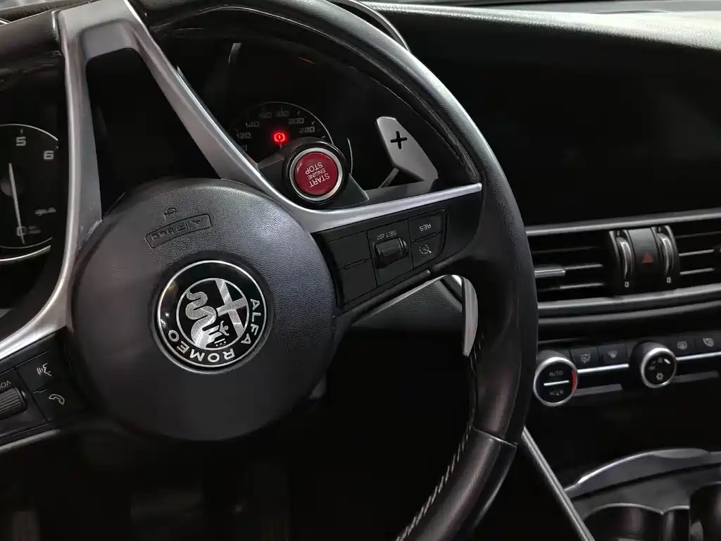 Alfa Romeo Giulia — миниатюра 7